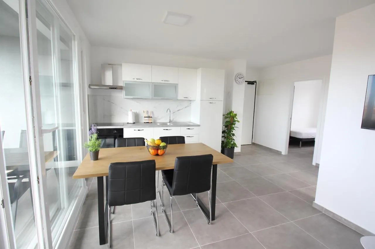 Apartament Sunshine Bay Nin