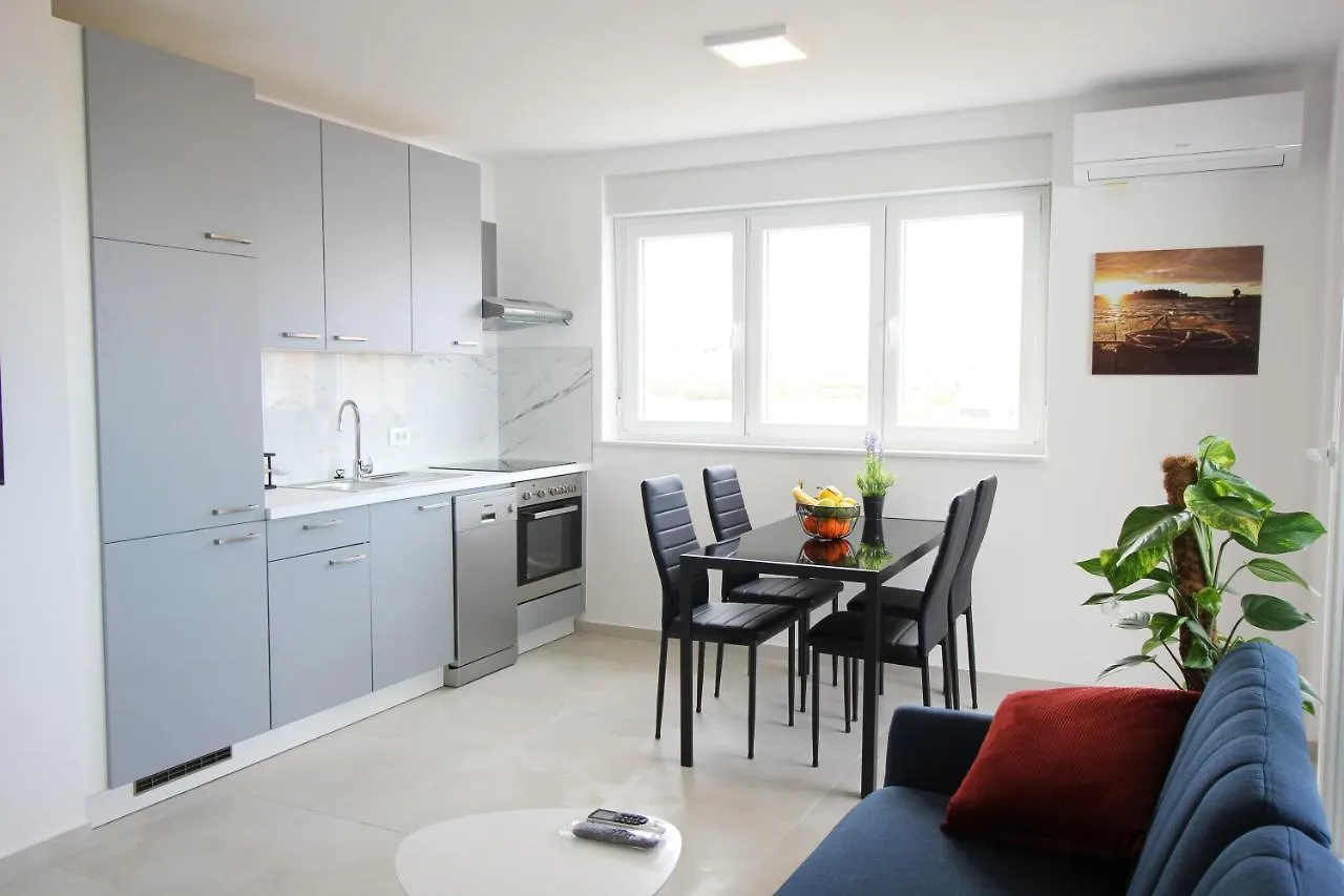 Apartament Sunshine Bay Nin