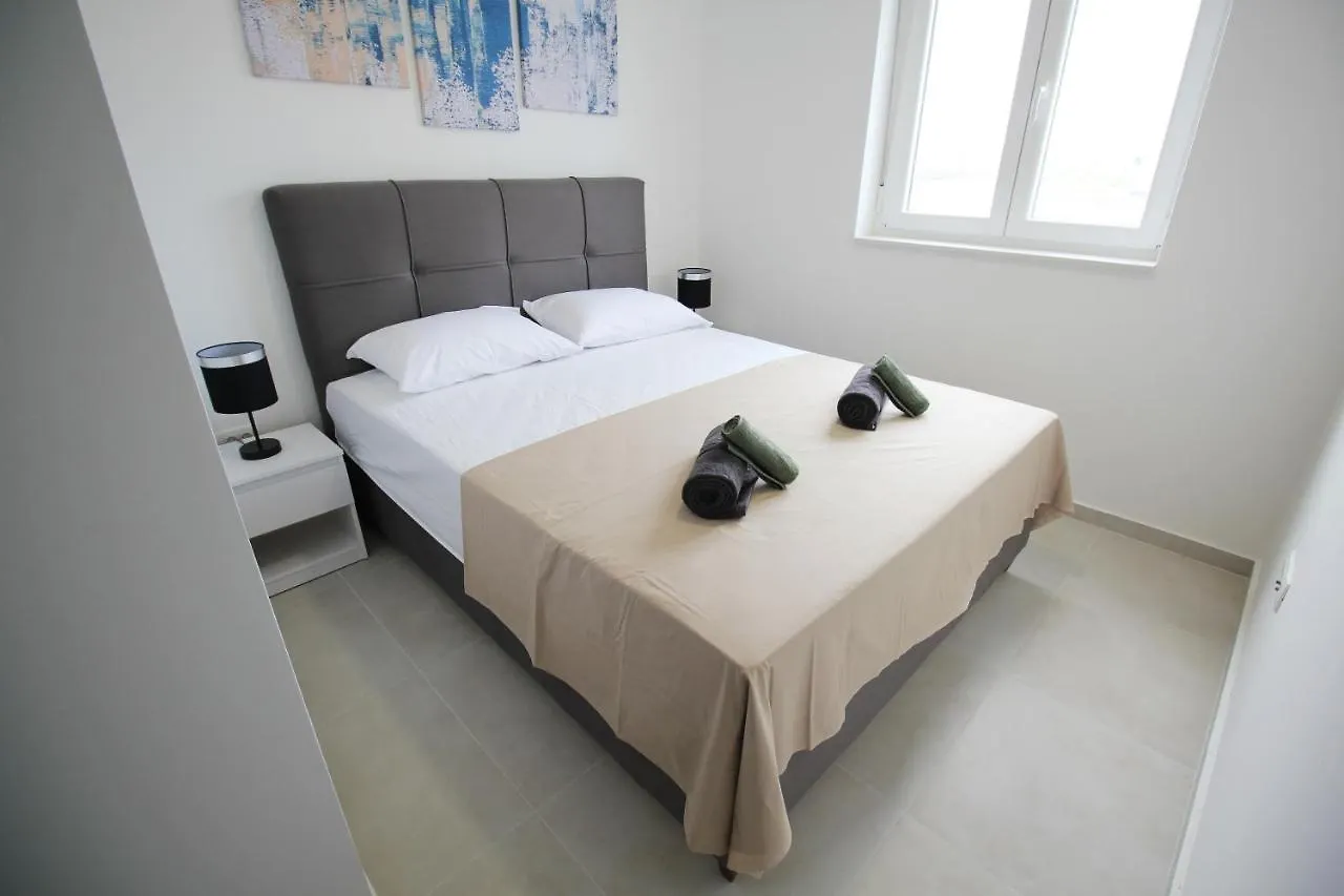 Sunshine Bay Apartman Nin