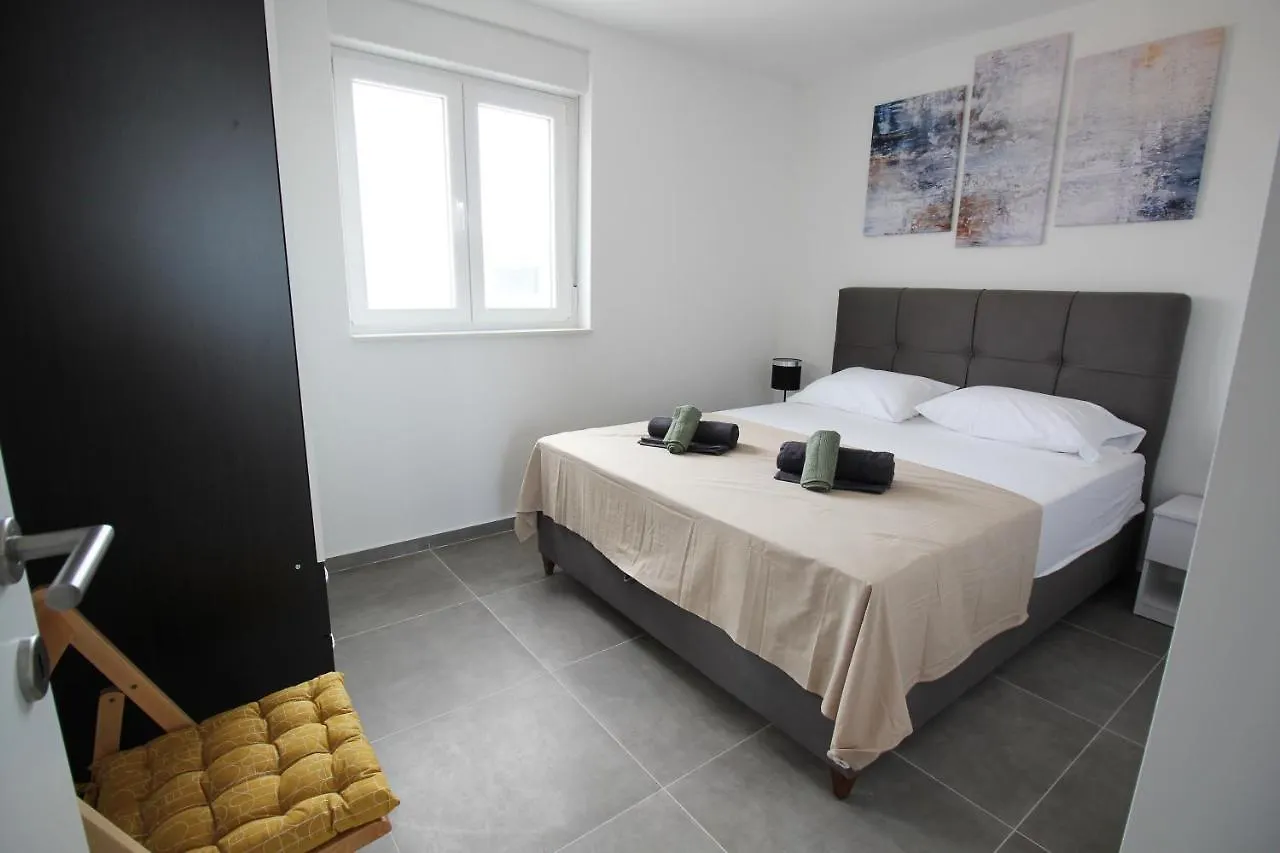 Sunshine Bay Apartman Nin