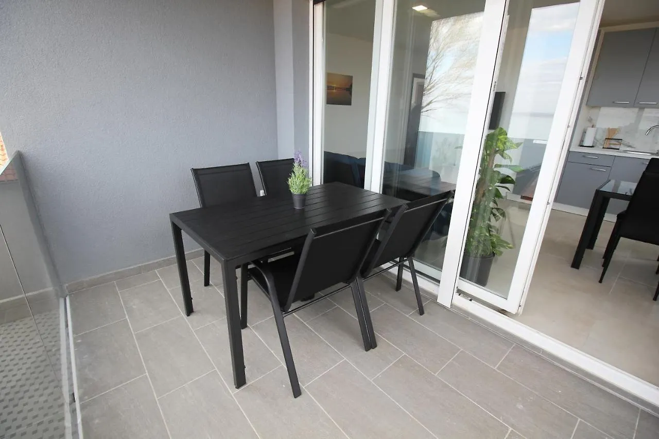 Sunshine Bay Apartman Nin