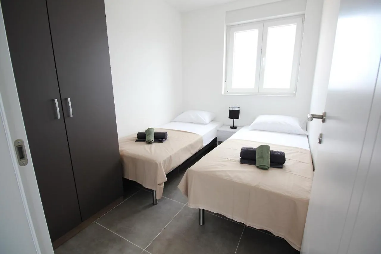 Sunshine Bay Apartman Nin