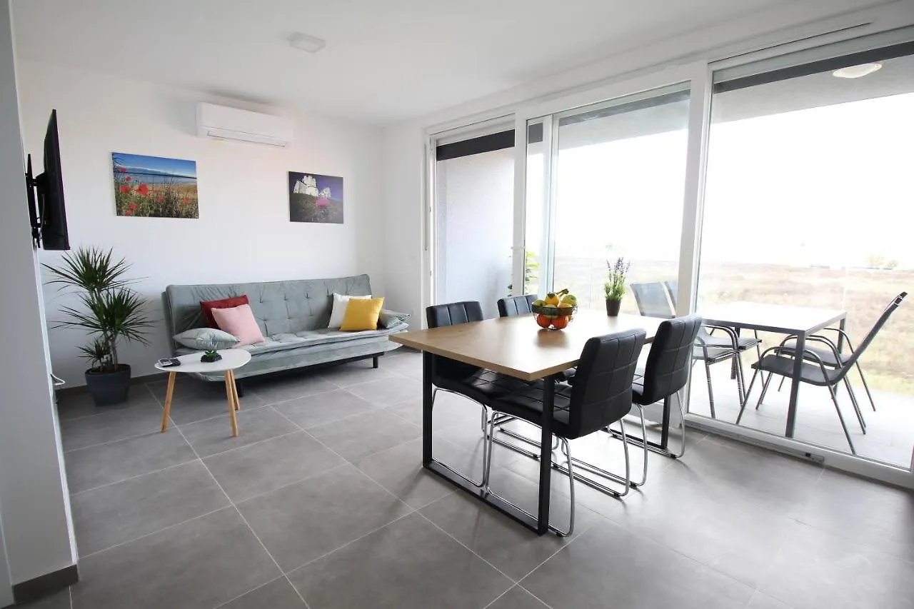 Sunshine Bay Apartman Nin